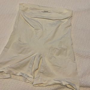 Flexees by Maidenform xl shapewear shorts